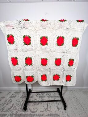VTG Handmade Crochet Oversized Throw 3D Red Roses Granny Square Afghan 
72”x60”